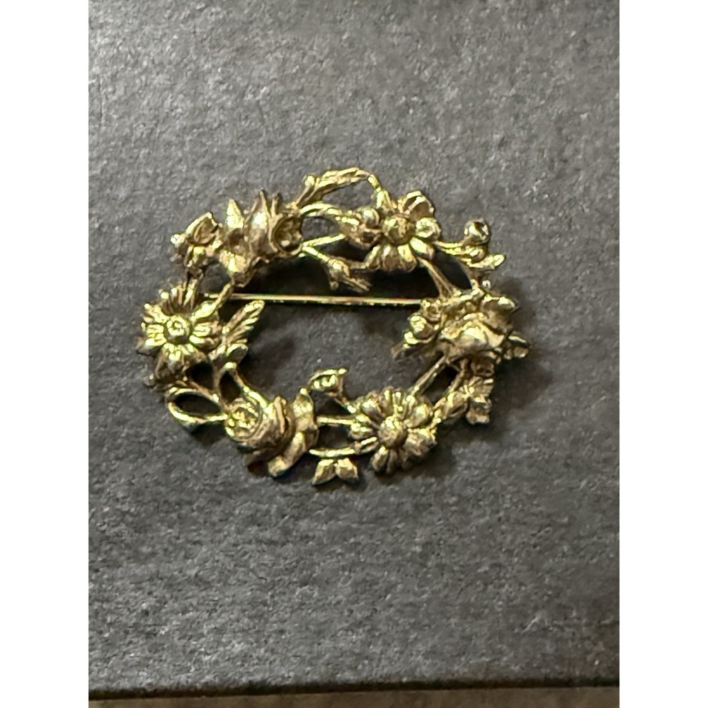 vintage sterling silver‎ ring of roses & daisies brooch, over 1/2 oz, 1.75" x 2"
